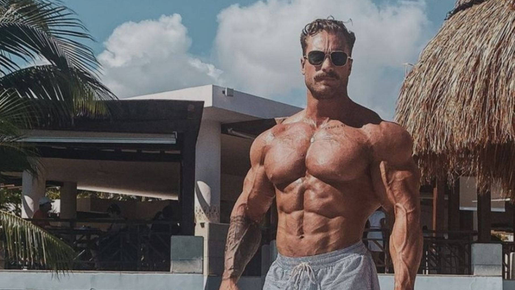 Chris Bumstead letní forma